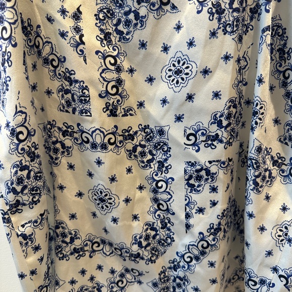 The Westside Silky Printed V-Neck Tank Top size x-small - Picture 3 of 5